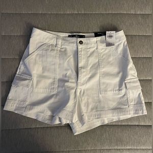 Hollister Ultra High Rise Mom Short 3” Cargo style BRAND NEW NEVER WORN